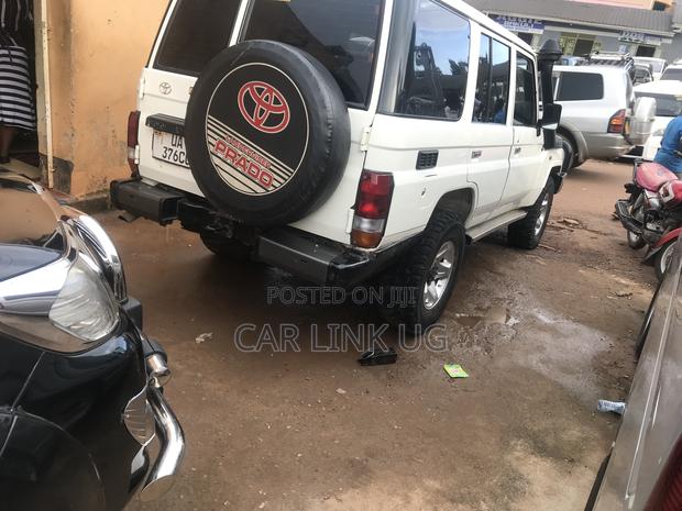 Toyota Land Cruiser 2000 White