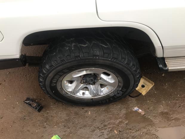 Toyota Land Cruiser 2000 White