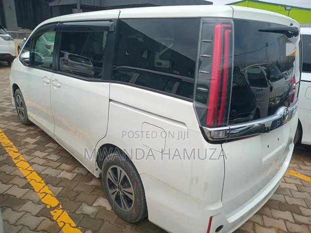 Toyota Noah 2016 White