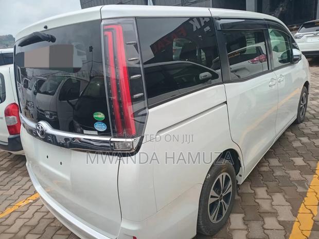 Toyota Noah 2016 White