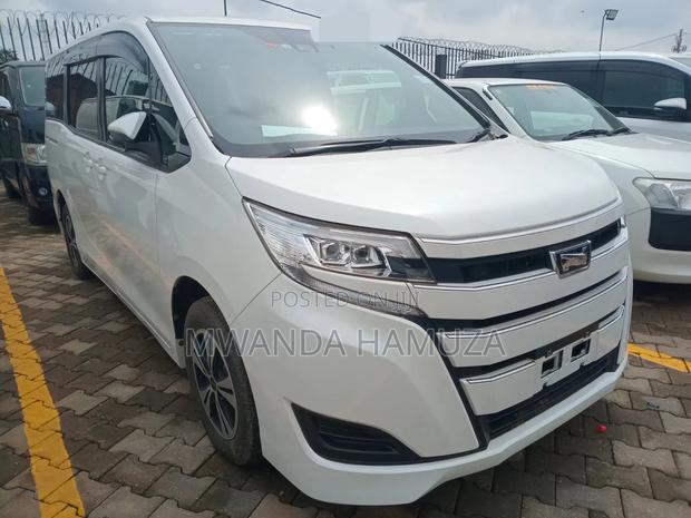 Toyota Noah 2016 White