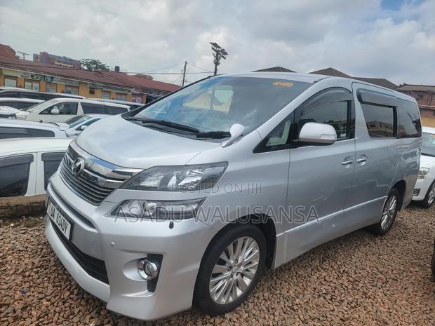 Toyota Alphard 2012 Silver