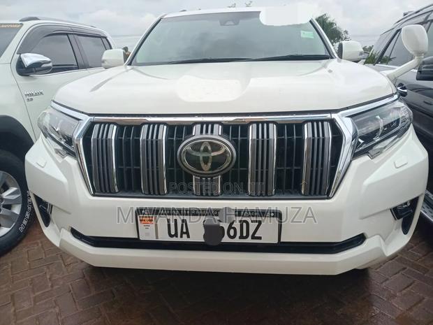 Toyota Land Cruiser Prado 2017 White