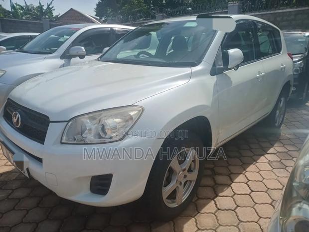 Toyota RAV4 2012 White
