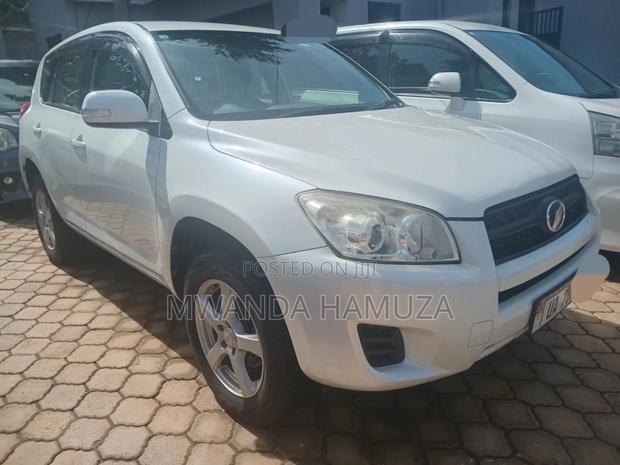 Toyota RAV4 2012 White