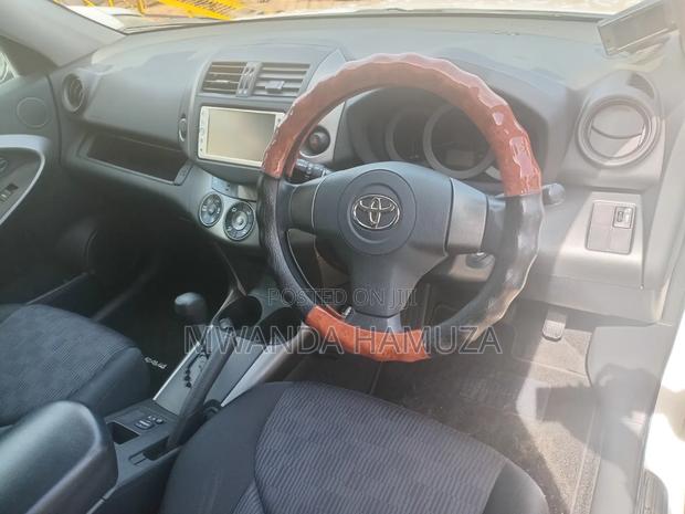 Toyota RAV4 2012 White