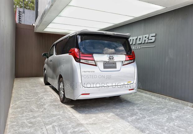 Toyota Alphard 2.5 Petrol FWD 2017 Silver