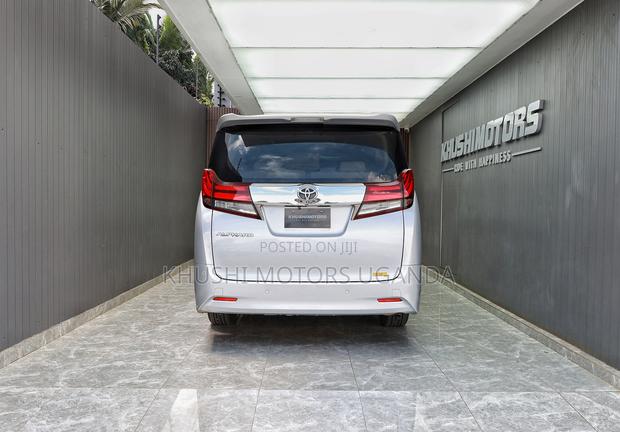 Toyota Alphard 2.5 Petrol FWD 2017 Silver