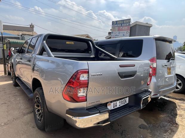 Toyota Hilux 2018 Silver