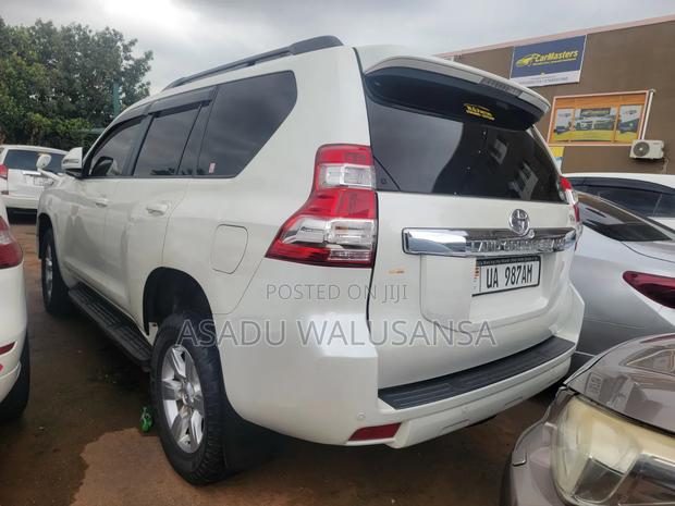 Toyota Land Cruiser Prado 2017 White