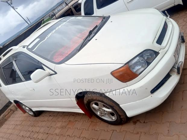 Toyota Ipsum 1999 White