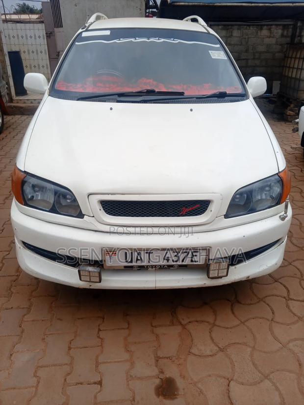 Toyota Ipsum 1999 White