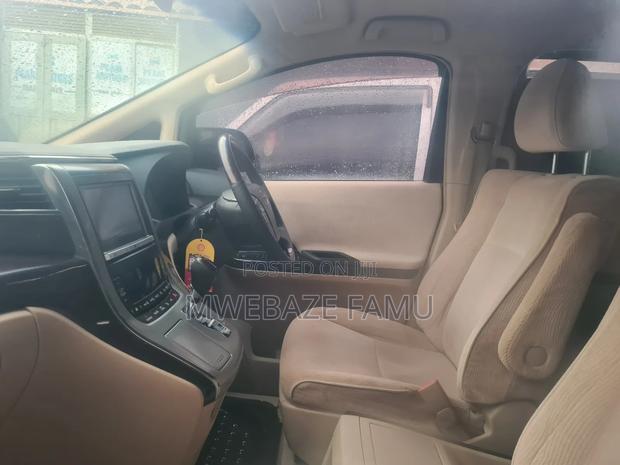 Toyota Alphard 2011