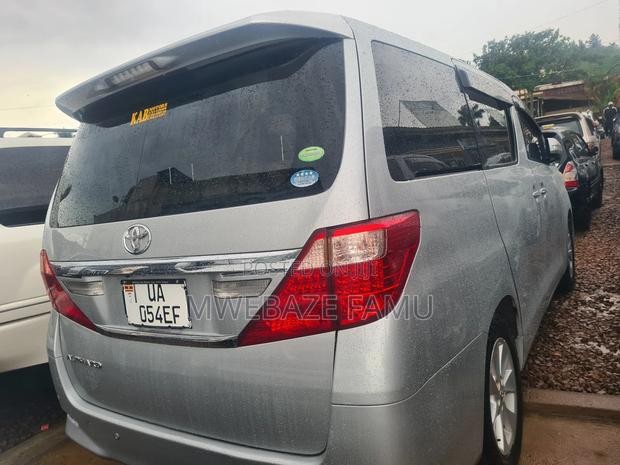 Toyota Alphard 2011