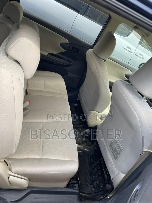 Toyota Wish 2010 Blue