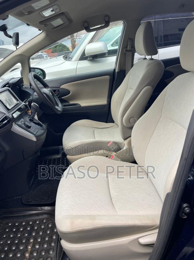 Toyota Wish 2010 Blue