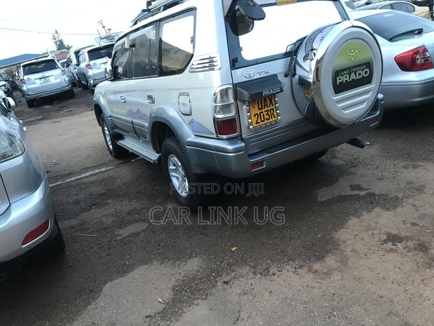 Toyota Land Cruiser 2000 Silver