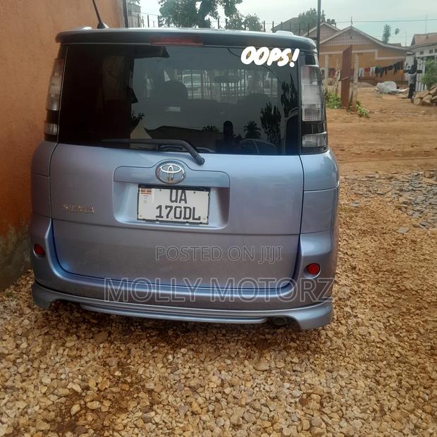 Toyota Sienta 2006 Silver