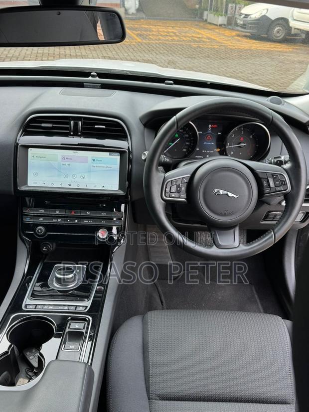 Jaguar XE 2017 White