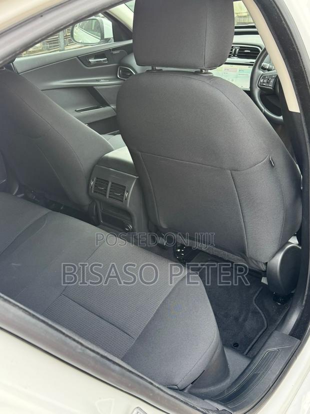 Jaguar XE 2017 White