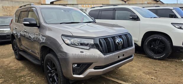 Toyota Land Cruiser Prado 2023 Gray