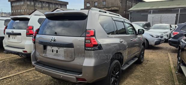 Toyota Land Cruiser Prado 2023 Gray