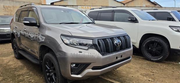 Toyota Land Cruiser Prado 2023 Gray