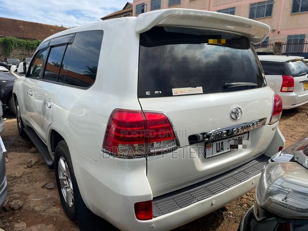 Toyota Land Cruiser 4.6 V8 ZX 2009 White