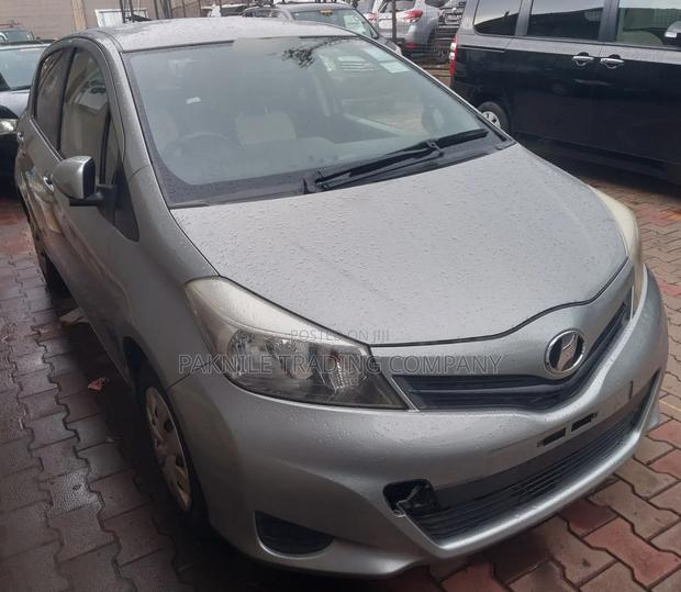 Toyota Vitz 2012 Silver