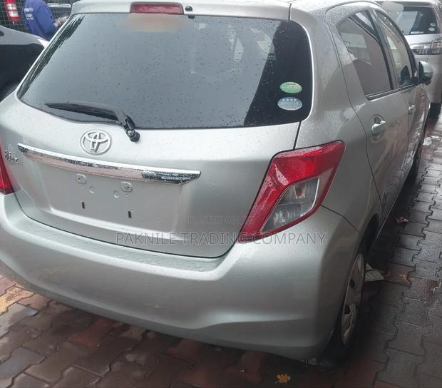 Toyota Vitz 2012 Silver