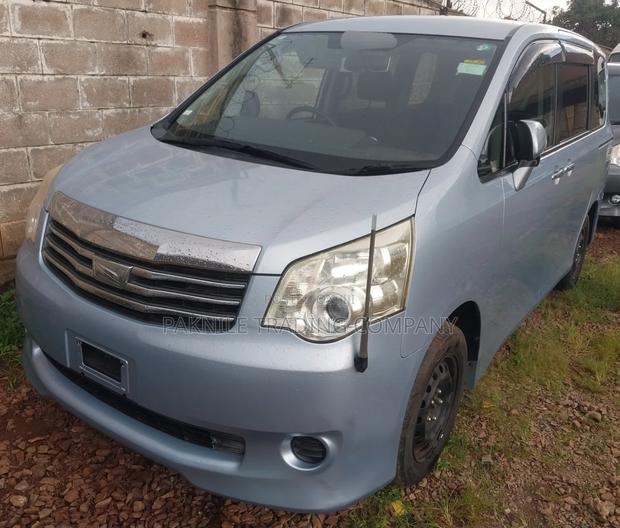 Toyota Noah 2012 Blue