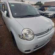 Toyota Sienta 2011 White for sale