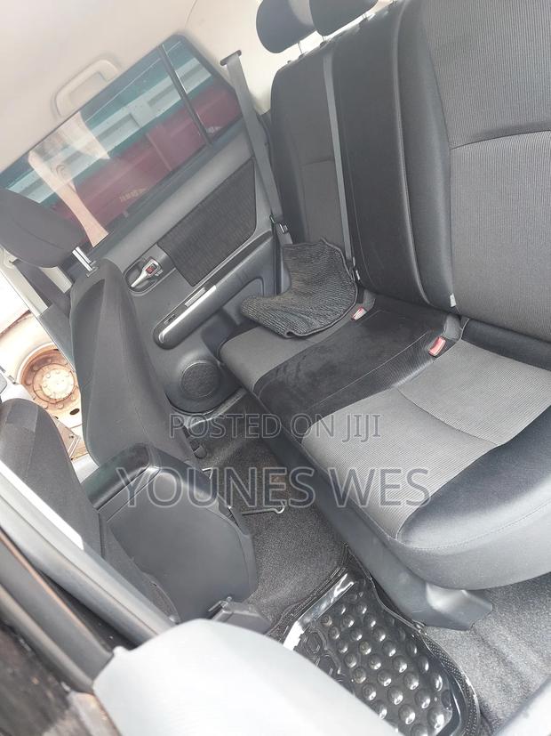 Toyota Corolla Rumion Hatchback 1.5 FWD 2010 Black