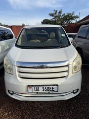 Toyota Noah 2.0 143hp AWD (8 Seater) 2009 White for sale