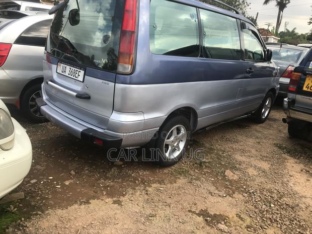 Toyota LiteAce Noah 2000 Blue