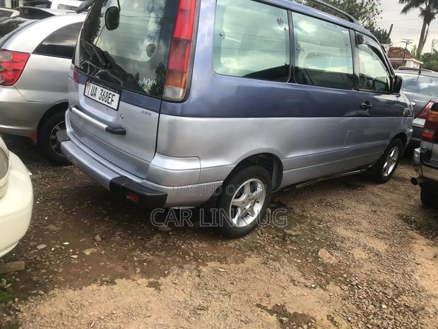 Toyota LiteAce Noah 2000 Blue
