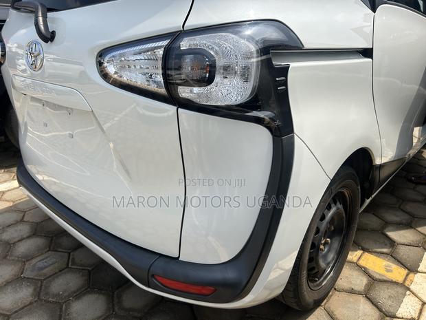 Toyota Sienta 1.5 AWD (6-seater) 2017 White