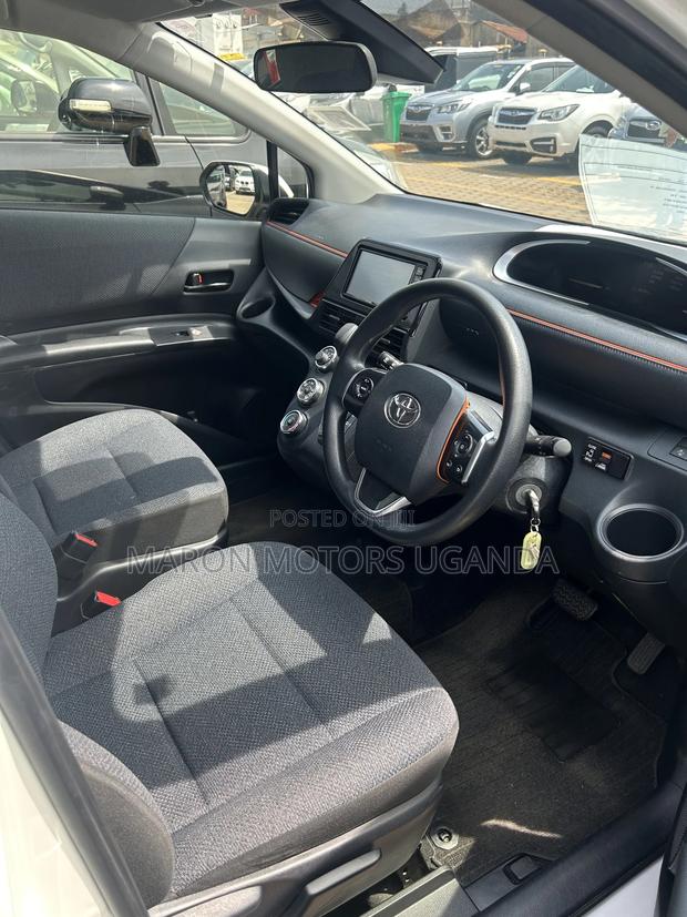 Toyota Sienta 1.5 AWD (6-seater) 2017 White