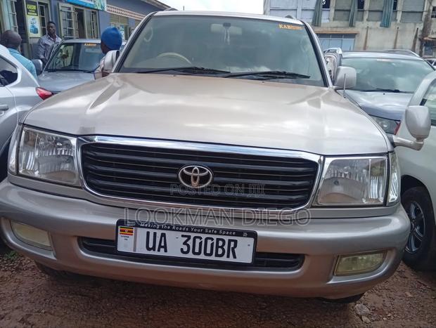 Toyota Land Cruiser Cygnus 4.7 2004 Gold
