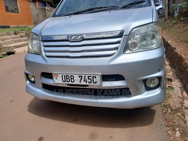 Toyota Noah 2007 Silver