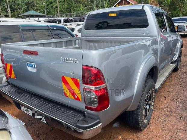 Toyota Hilux 2010 Silver