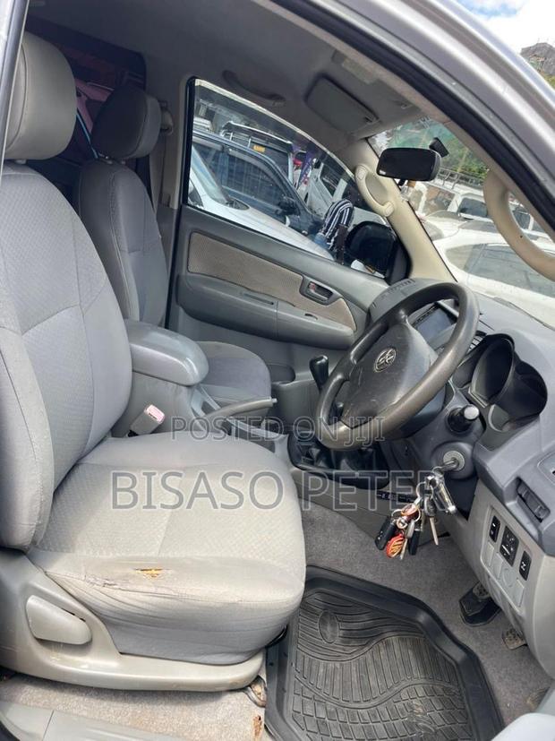 Toyota Hilux 2010 Silver