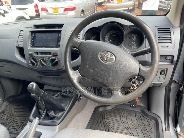 Toyota Hilux 2010 Silver