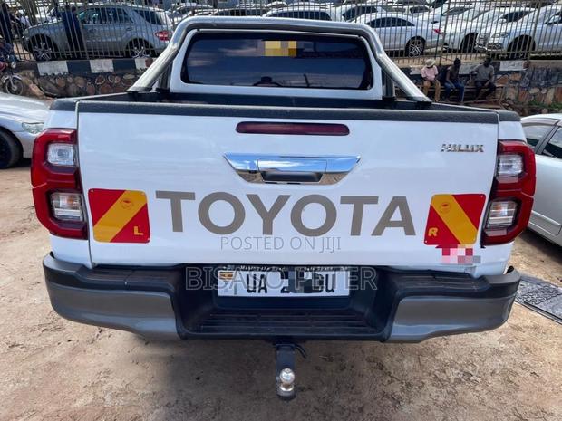 Toyota Hilux Revo Double Cab Deisel 2.4 AWD 2017 White