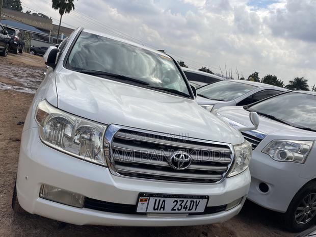 Toyota Land Cruiser 2015 White