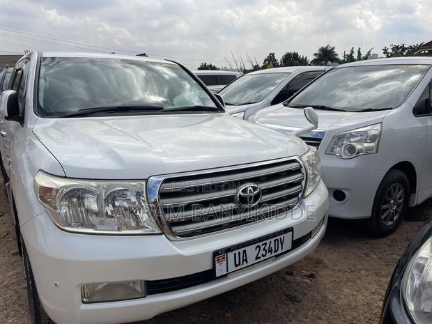 Toyota Land Cruiser 2015 White