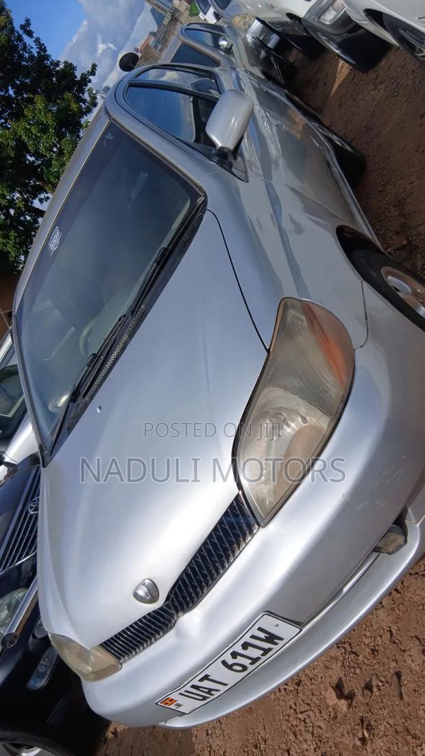 Toyota Platz 2000 Silver