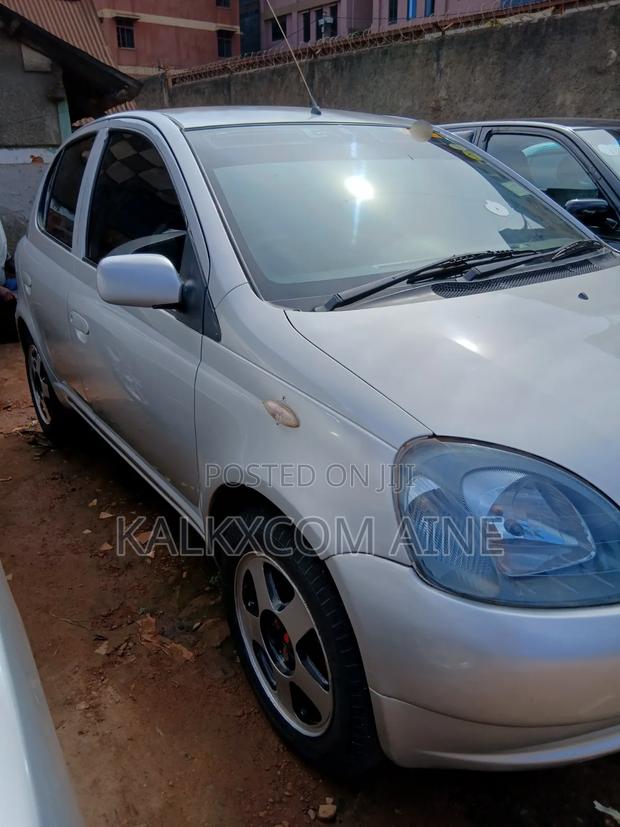 Toyota Vitz 2000 Silver