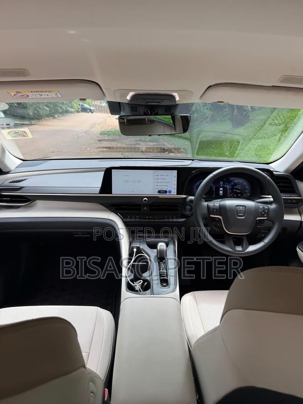 Toyota Crown 2023 Silver