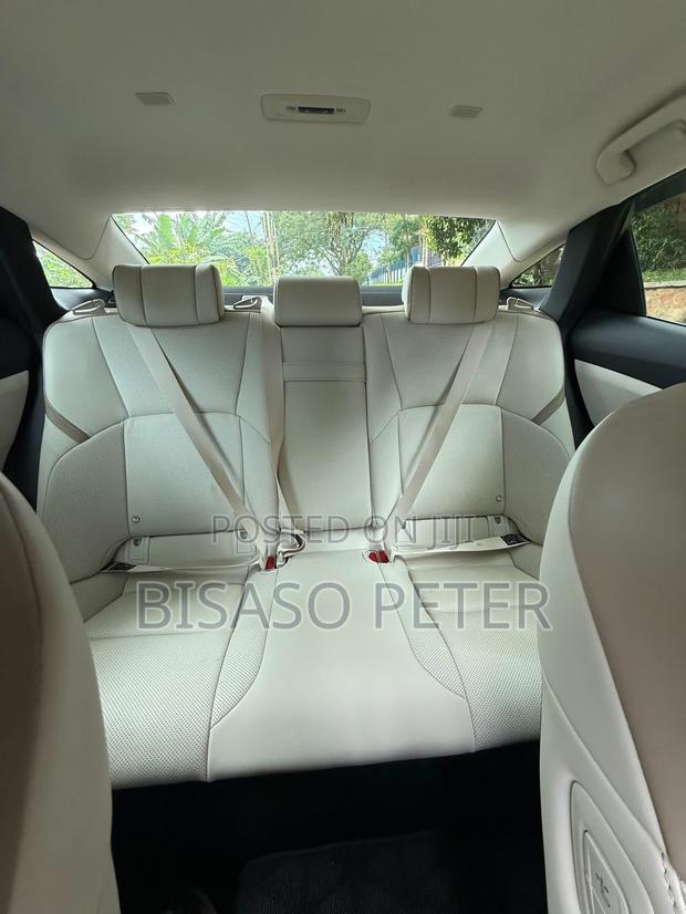 Toyota Crown 2023 Silver